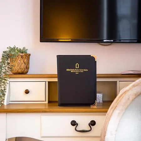 Demeures & Chateaux - De La Porte Saint-malo Hotel