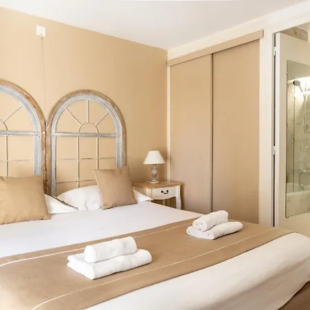 Demeures & Chateaux - De La Porte Saint-malo 3*